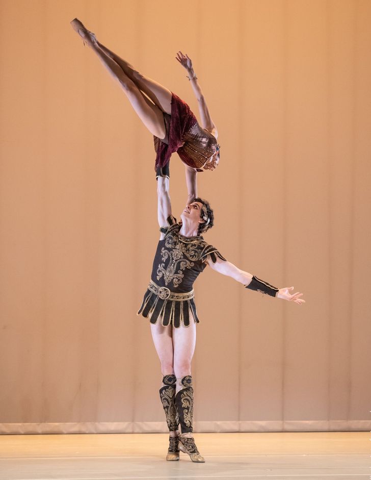 芭蕾舞真的是反人类吗,芭蕾舞这种反人性舞蹈真的高雅吗