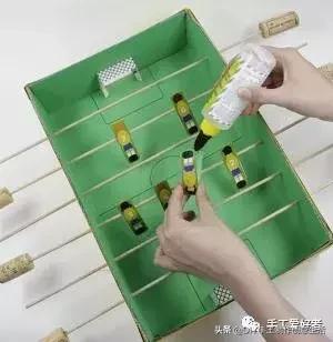 球迷爸爸靠指偶游戏带娃,手工制作的指偶乐趣多