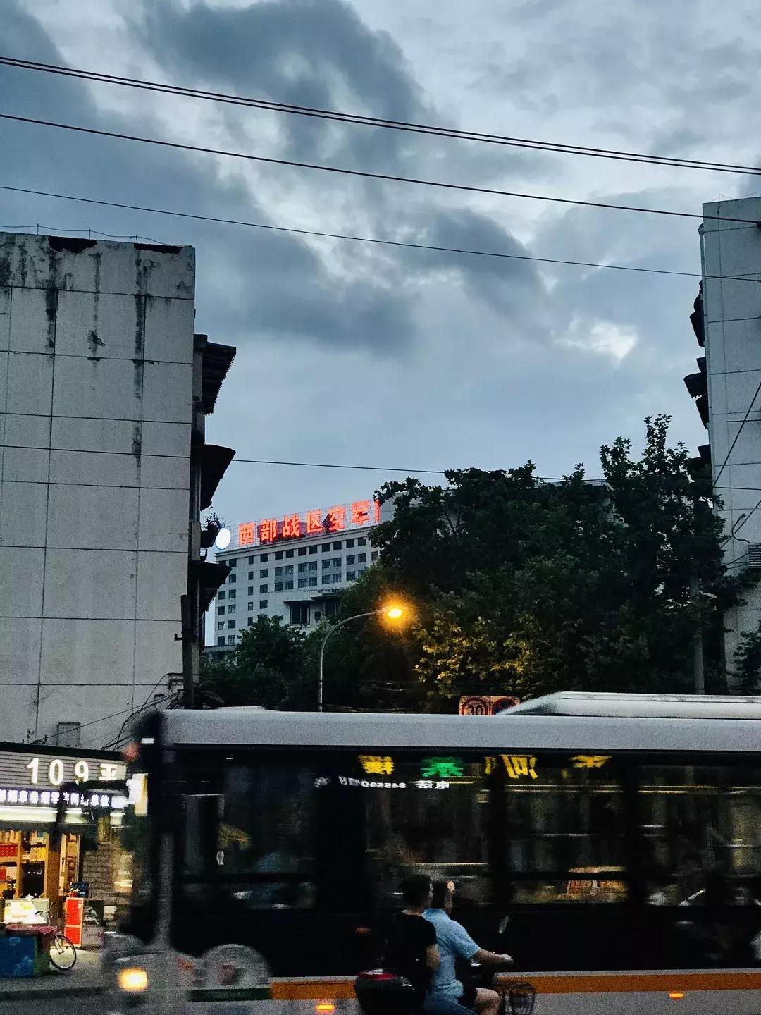 从钢管厂五区晃到莲花新区