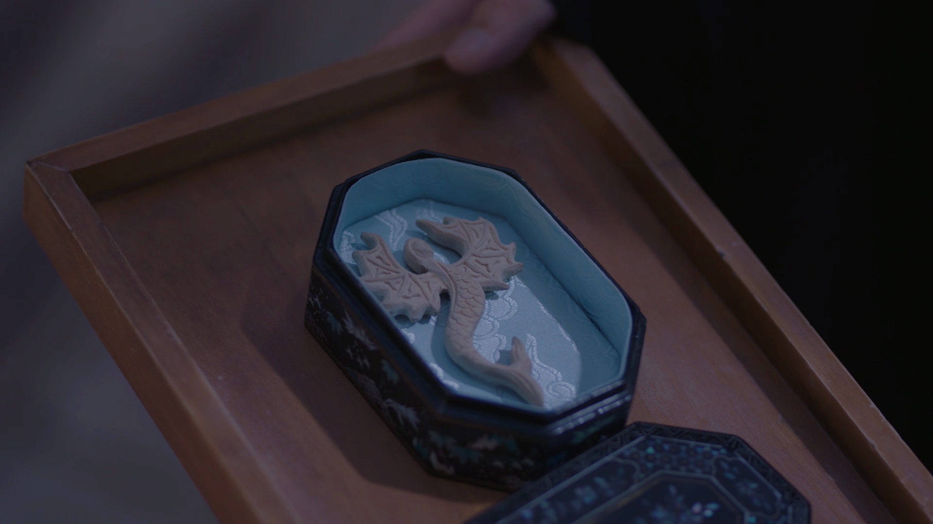 斛珠夫人缇兰和龙尾神什么关系,斛珠夫人龙尾神是鲛人吗