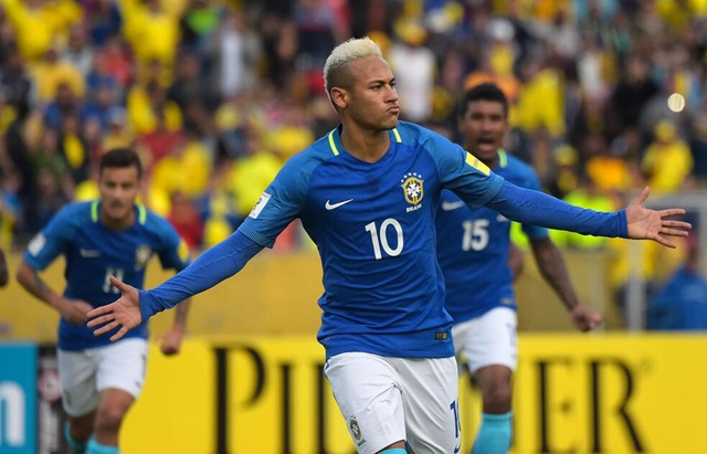 巴西4-1韩国内马尔技惊四座,7-1巴西内马尔