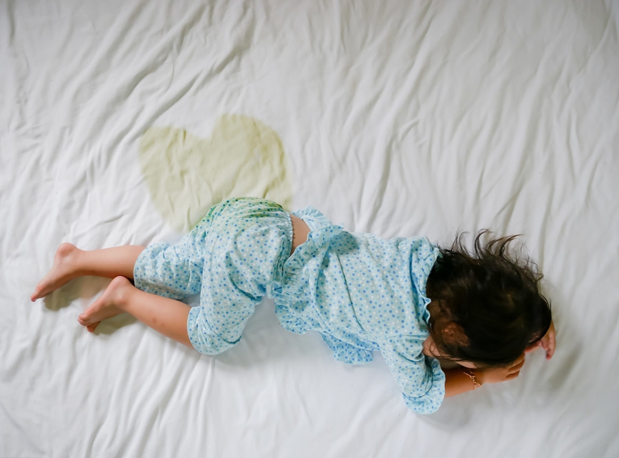 在幼儿园发现孩子尿裤子如何处理,小朋友在幼儿园故意尿裤子怎么办