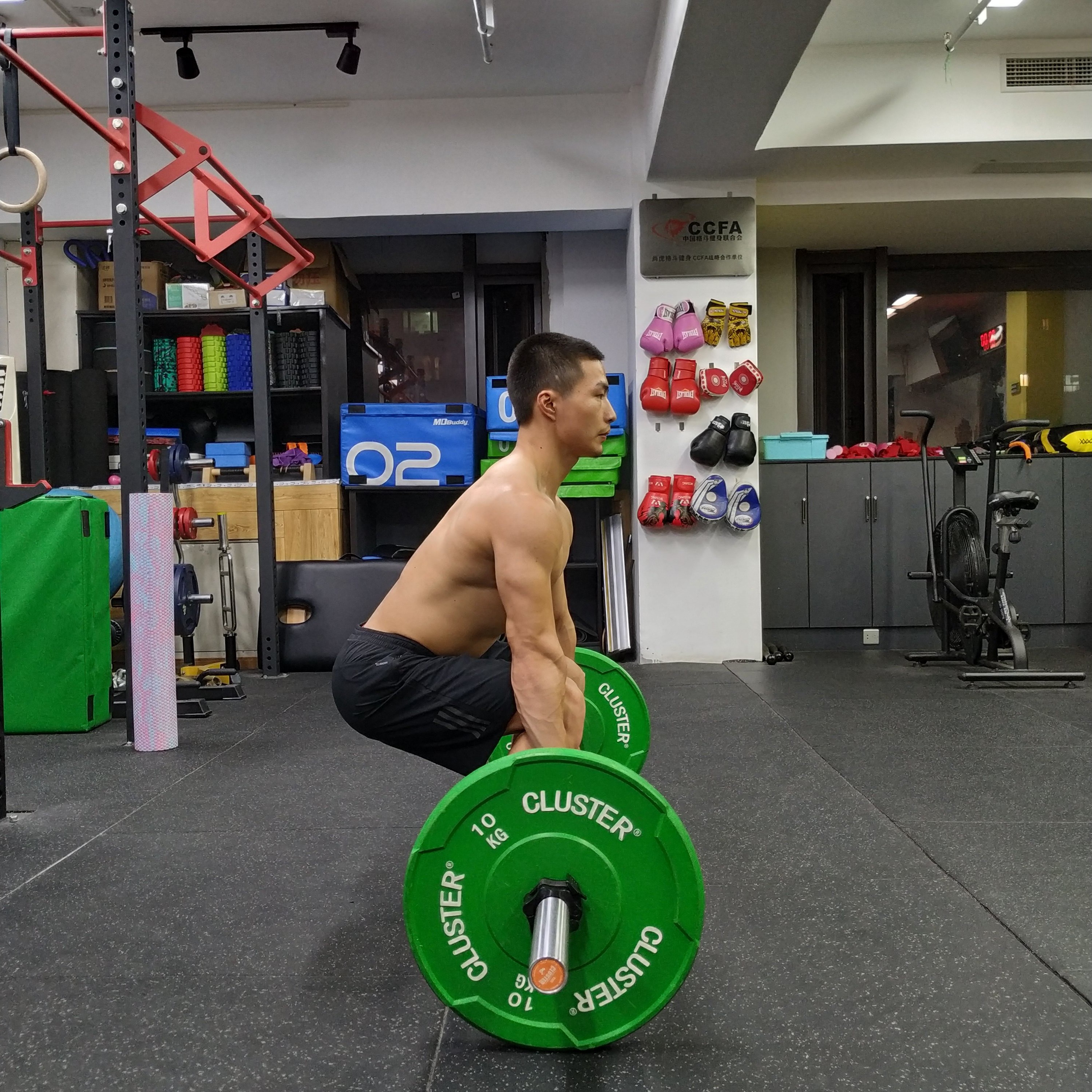 传统硬拉的正确方法,传统硬拉简单一点还是宽距硬拉难