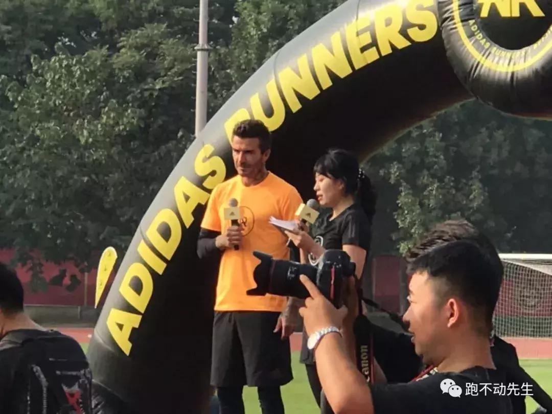 和贝克汉姆在球场上正面交锋,和贝克汉姆踢球是什么体验