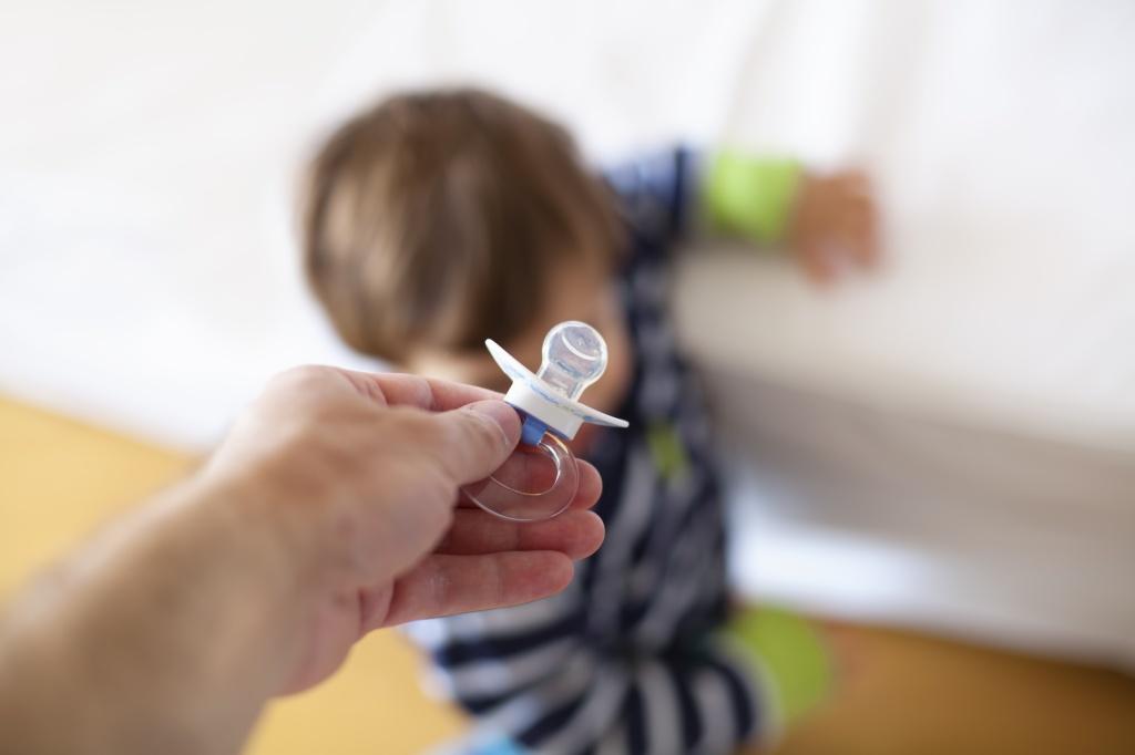 怎么才能让宝宝戒掉奶嘴瓶,怎样才能让宝宝戒掉安抚奶嘴