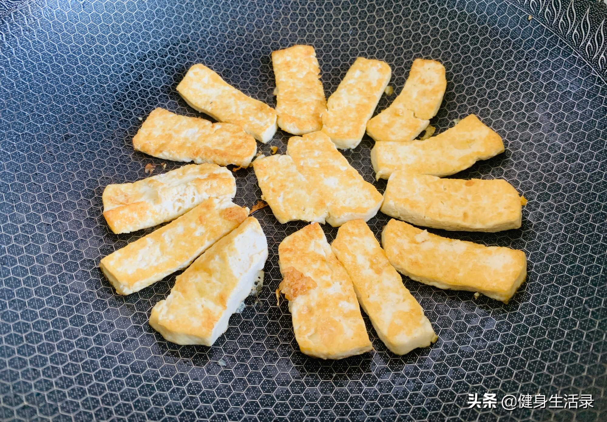 冬日砂锅炖白菜,用砂锅炖白菜搭配什么好吃