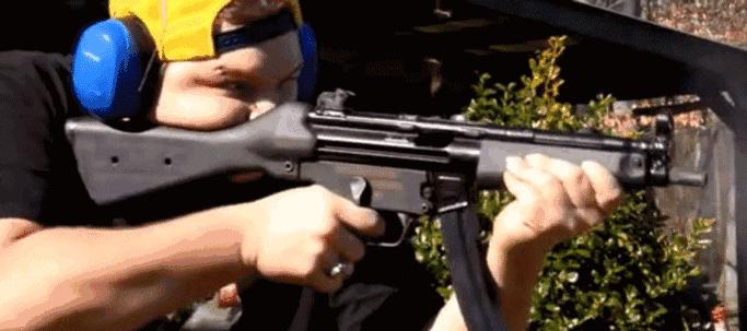 mp5冲锋枪能打死大型动物吗,反恐利器mp5弹鼓式冲锋枪