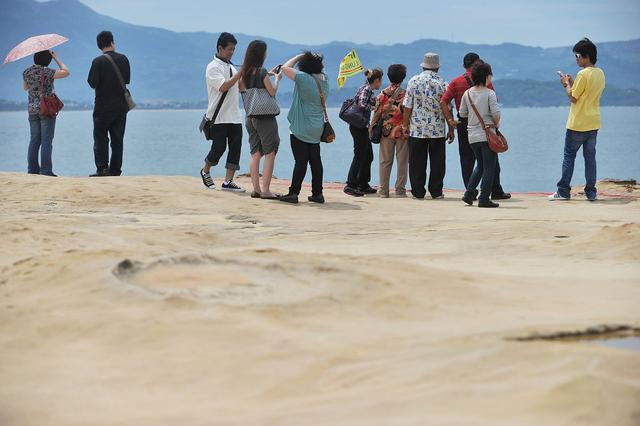 导游强制游客购物合法吗,被导游强迫购物旅行社负什么责任