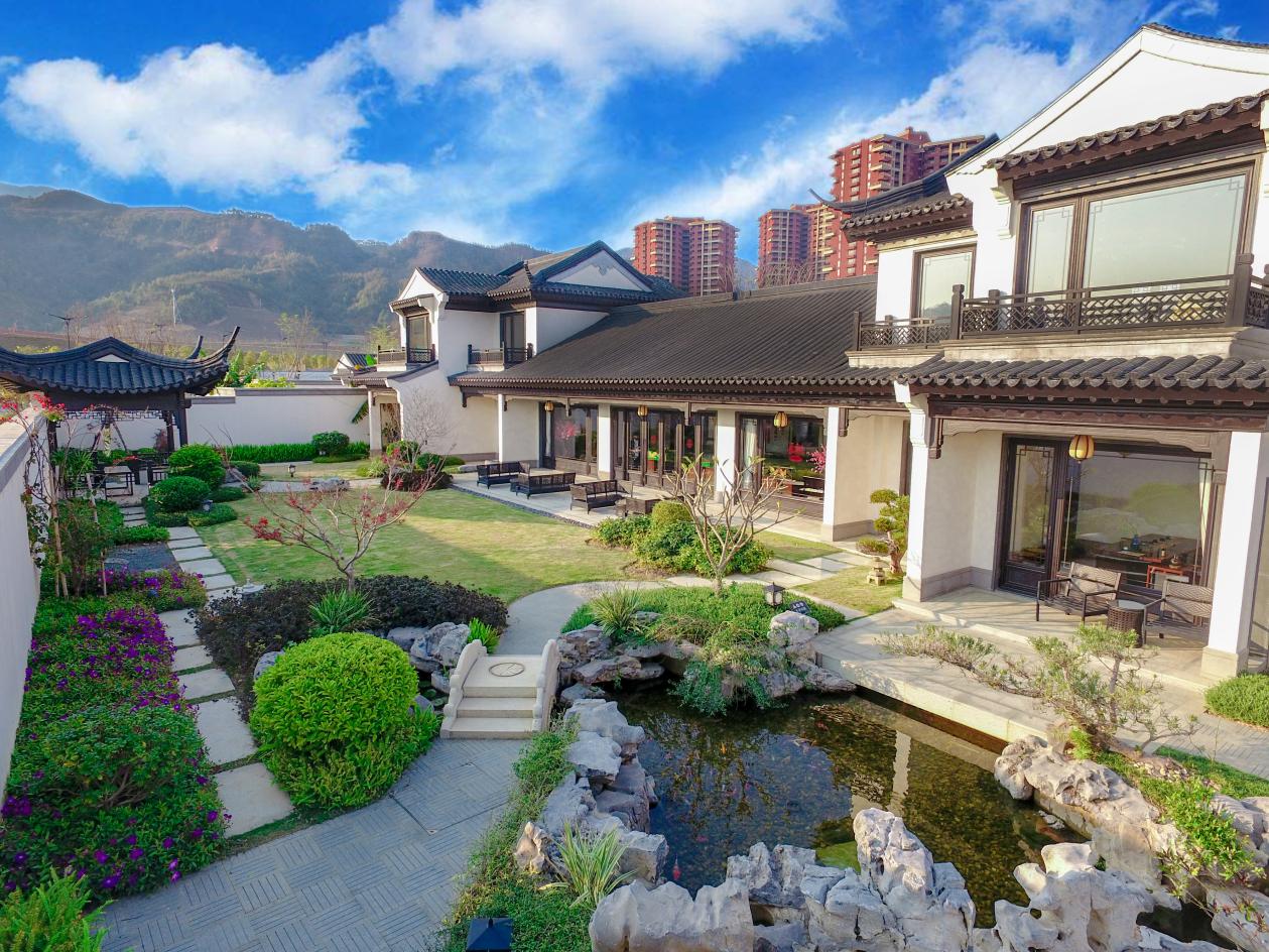 巴伐利亚庄园倾力打造“教育新城·康旅庄园”,向抗疫英雄致敬!