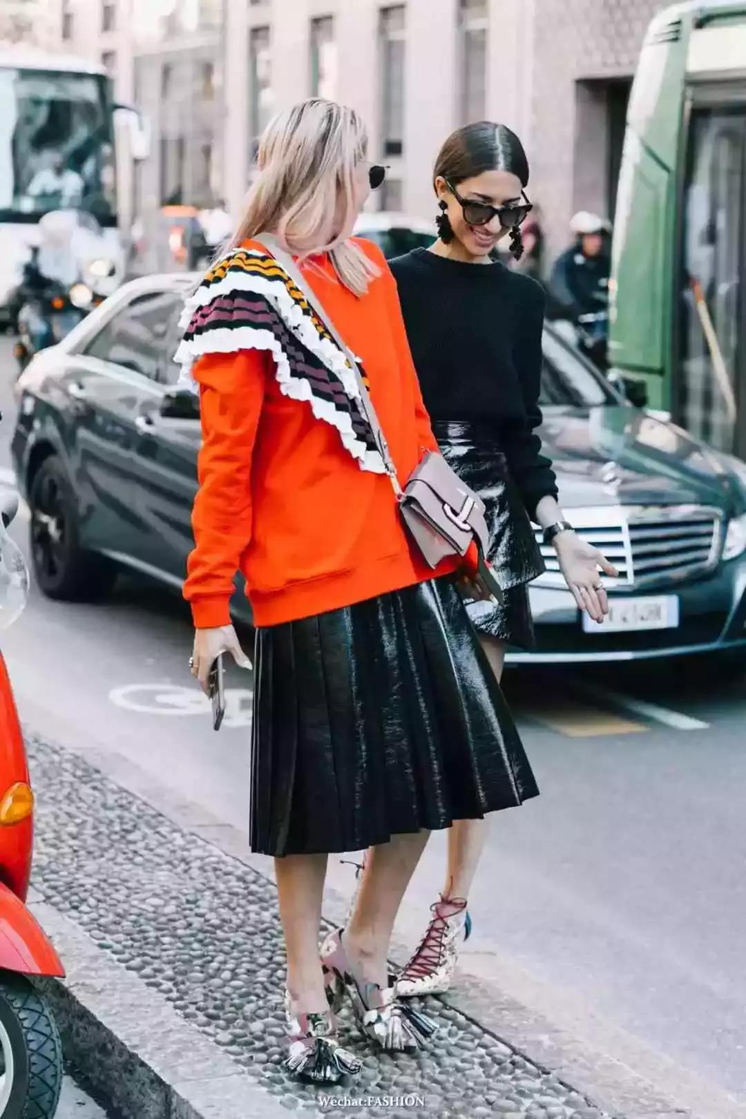 卫衣配什么裙子好看春天,卫衣裙子怎么搭配才好看