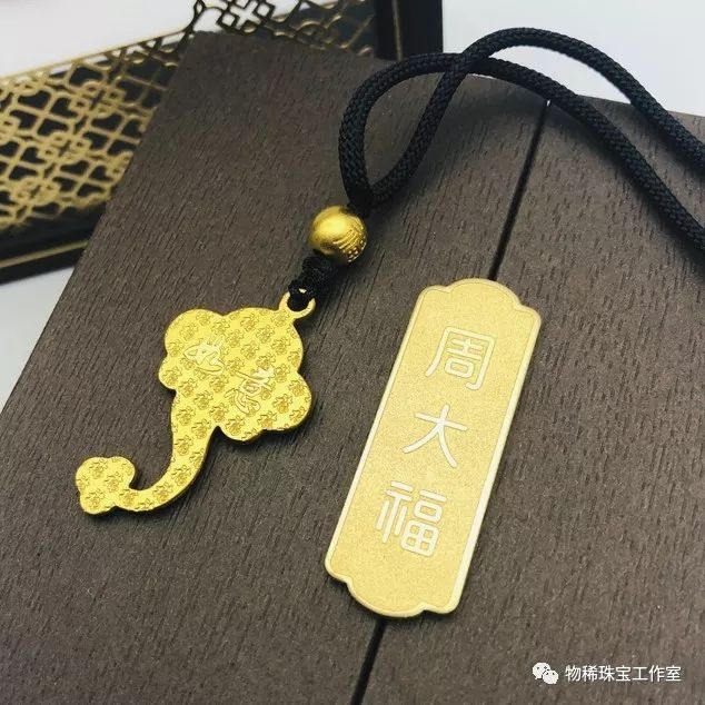 72岁女虎本命年戴什么首饰最好,本命年戴什么珠宝手链