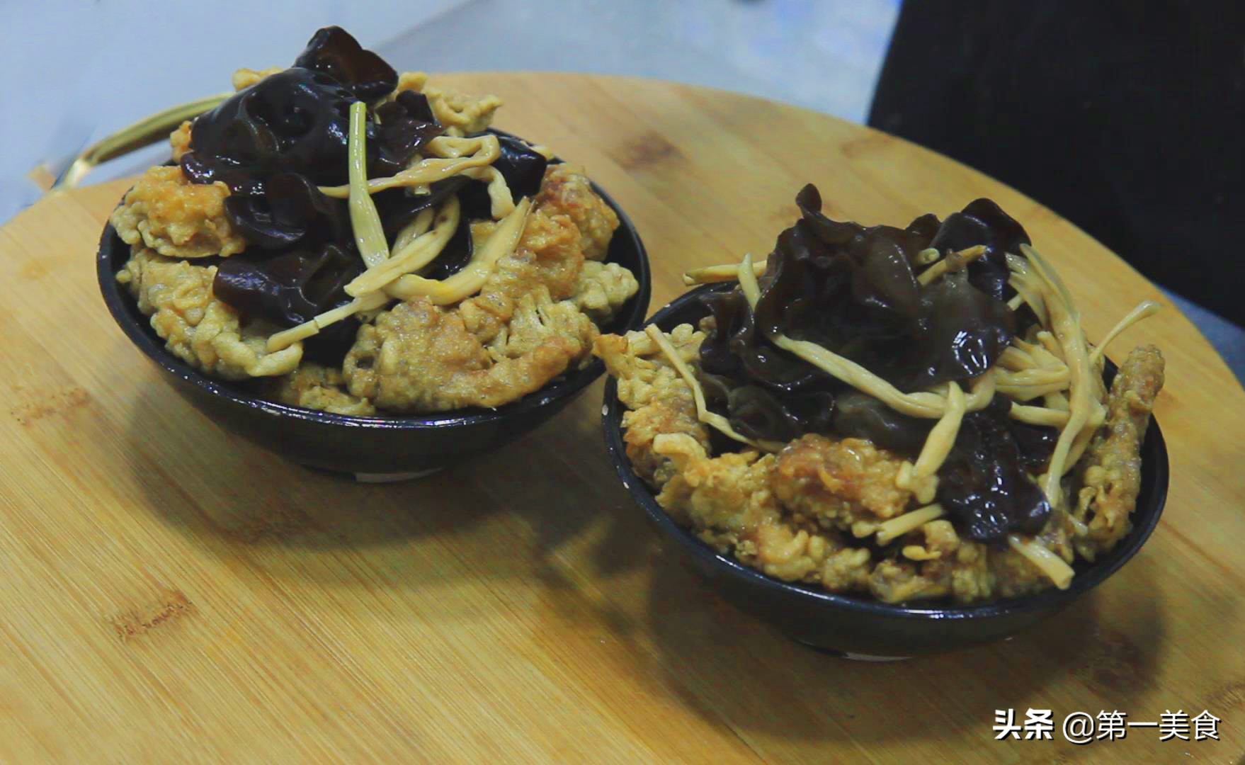 大厨做黄焖鸡米饭教学视频,大厨教你做黄焖鸡米饭的简单做法