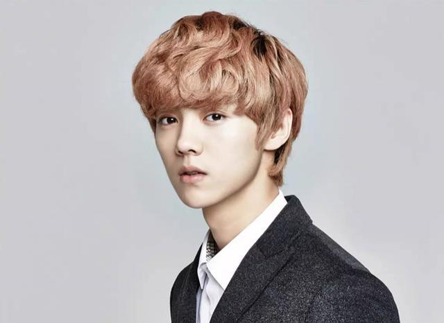 圈内公认的顶流男明星,他曾是红极一时的明星