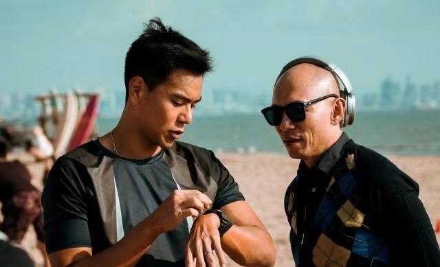 内娱偶像瘦成杆，港台明星却成muscle男，审美差别这么大？