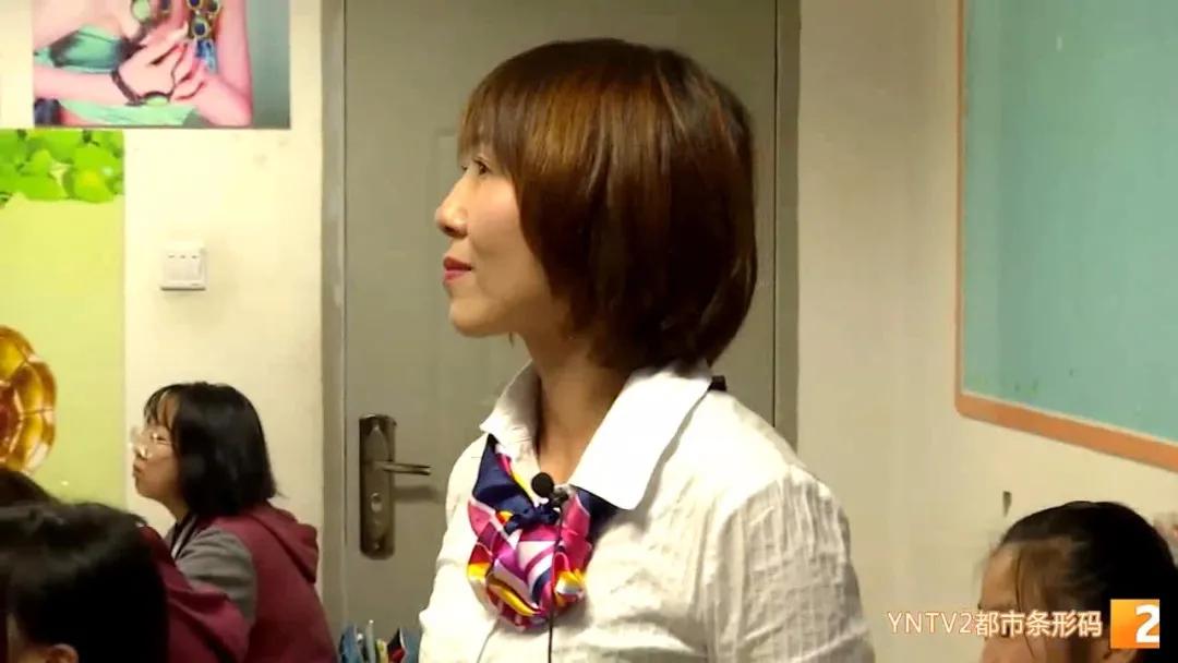 有最严厉的眼神，操最碎的心，她的这*鹰双**眼，是学生最怕的戒尺，也是最难忘的爱