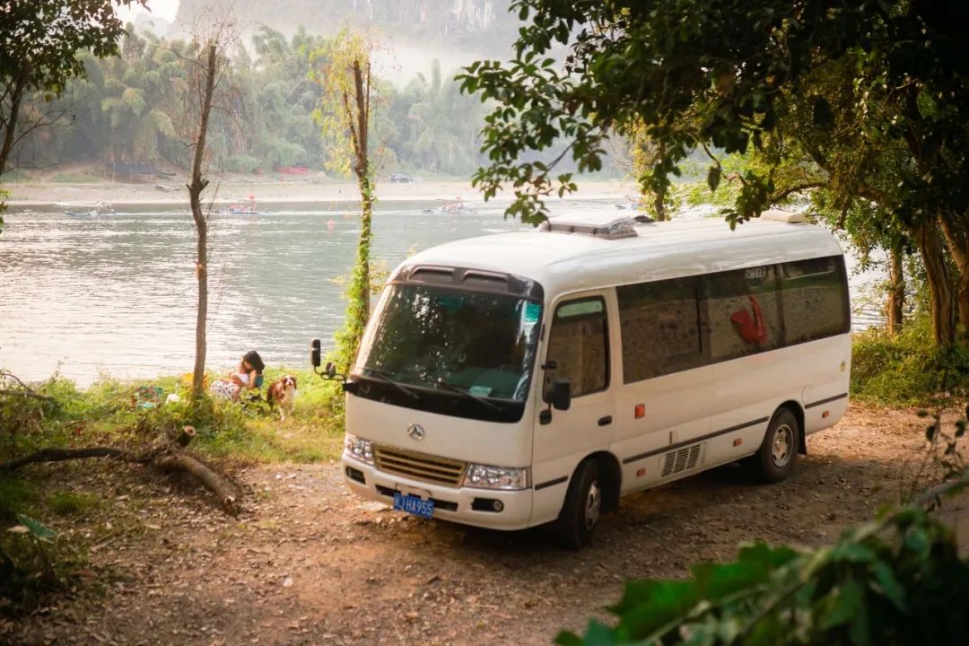 互联网大厂情侣辞职，爆改12㎡房车：不买房也可以很快乐