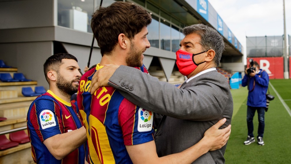 登贝莱对巴萨到底有什么不满,登贝莱接近与巴萨降薪续约