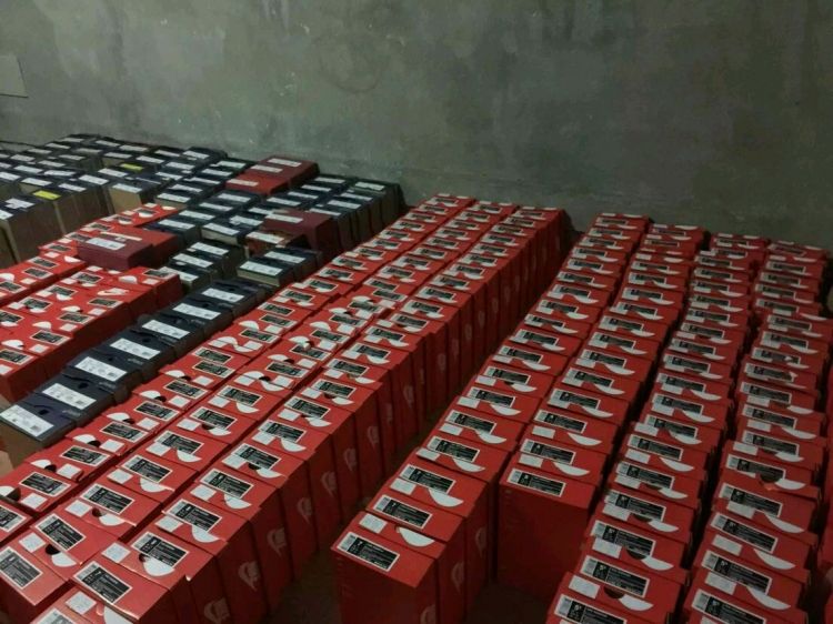 为什么鞋子有胶水味,鞋子的胶水味道重对身体有害吗