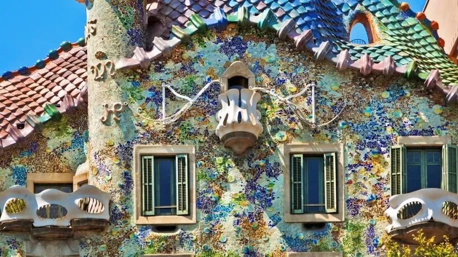 巴塞罗那72小时:住进高迪的幻梦世界