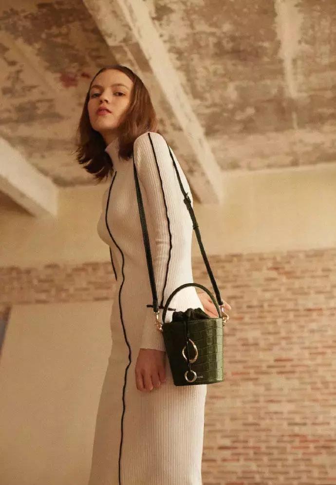 1000的包包值得买吗,1000块钱值得入手的包