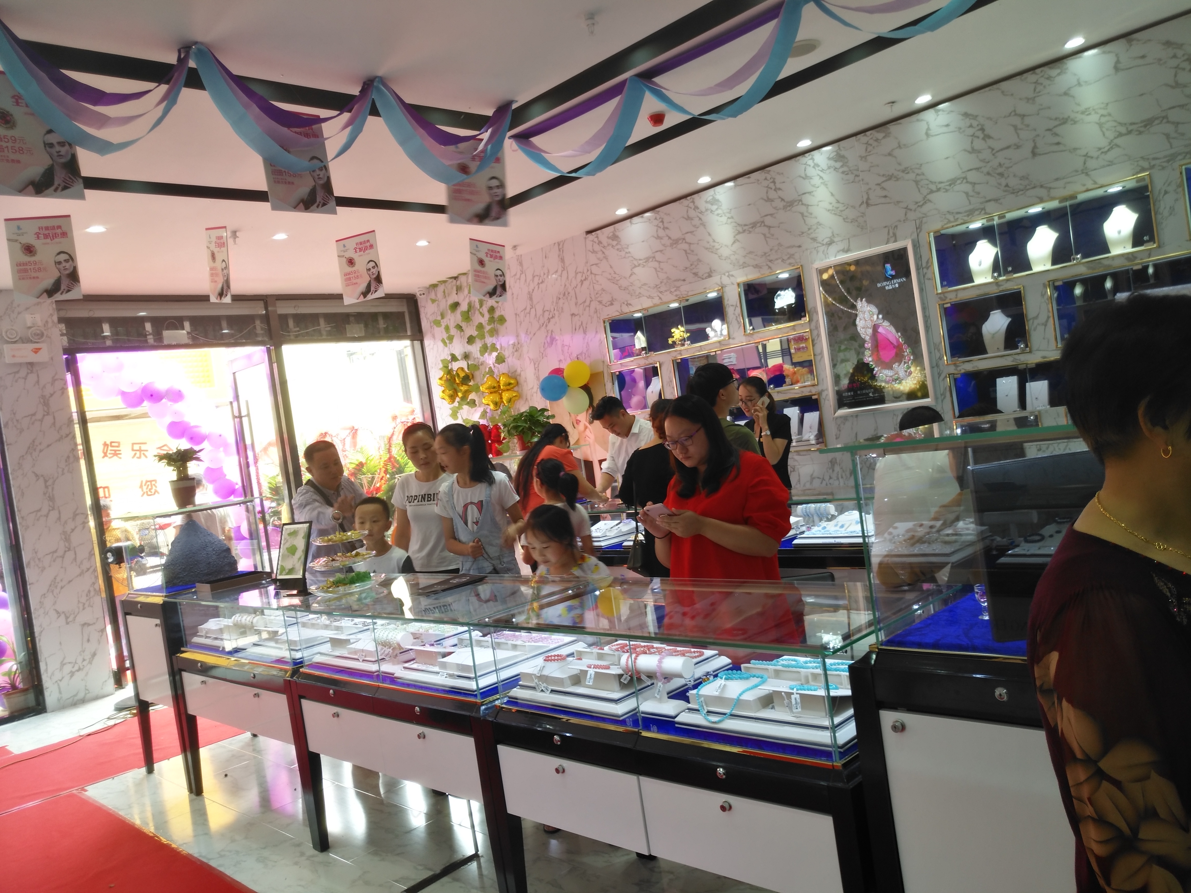 如何开珠宝店经营模式,新手怎么开珠宝店