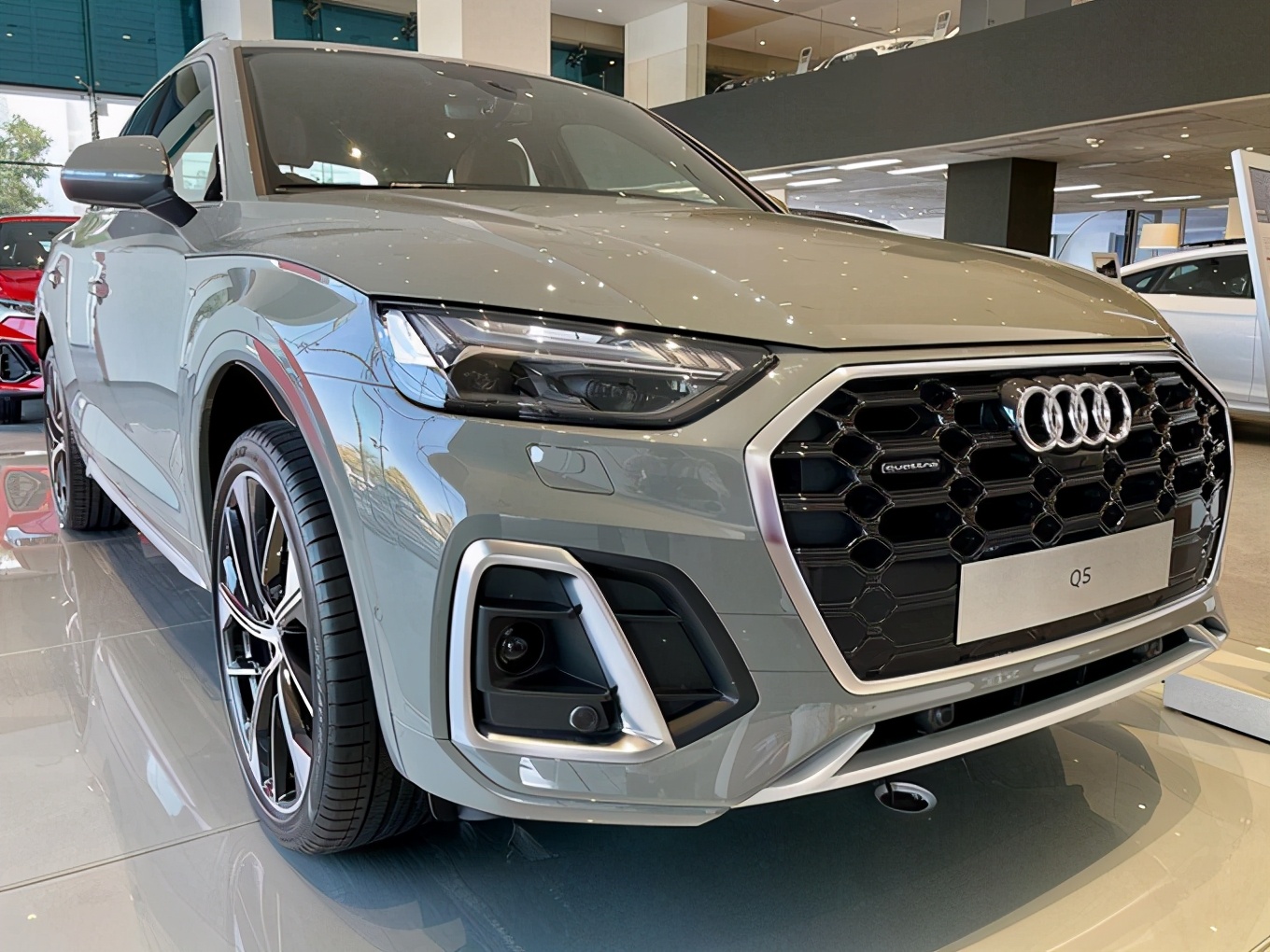 全新奥迪q5有哪些颜色好看,新款奥迪q5实拍