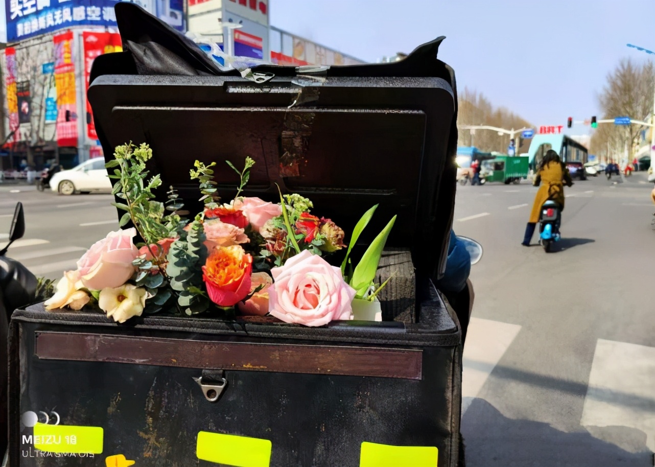 魅族18手机膜优缺点,魅族18用了一个月真实感受