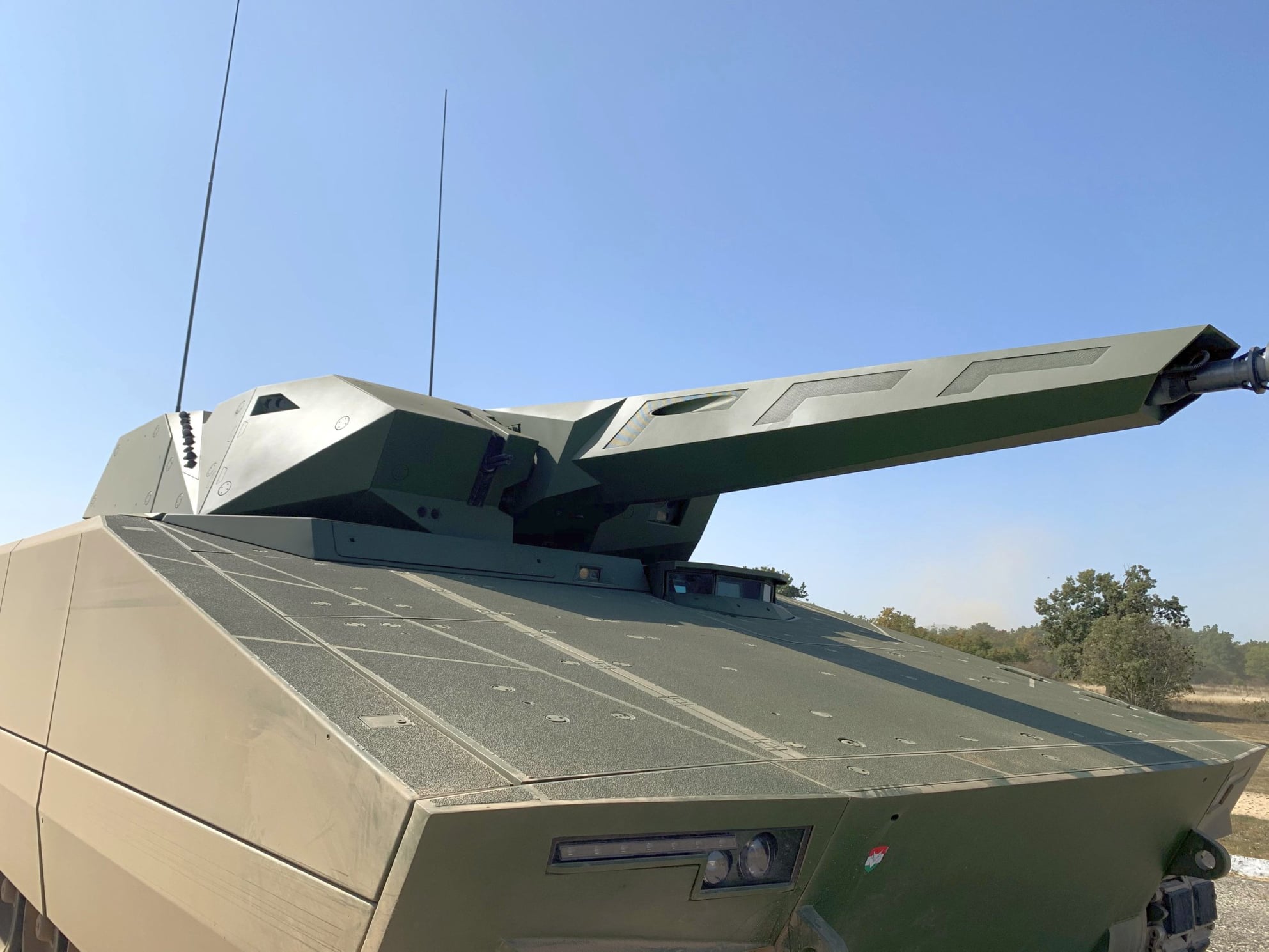 世界上防护能力最强的装甲车,最新山猫kf41步兵战车