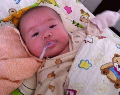 为什么给宝宝拍嗝会出现吐奶,为什么宝宝拍嗝后还会吐奶