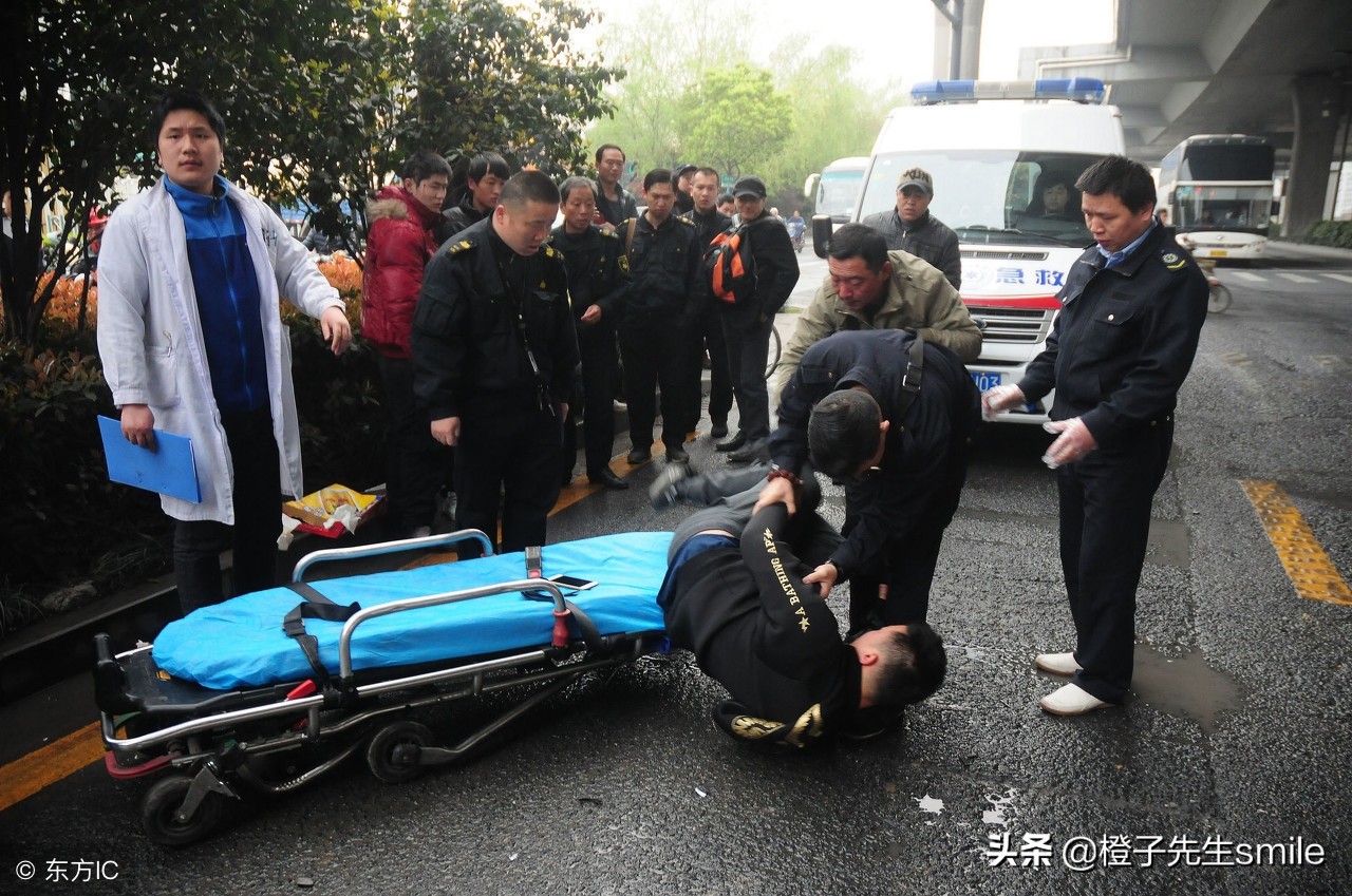 小伙躺在病床上疼痛难忍,30岁小伙腰痛