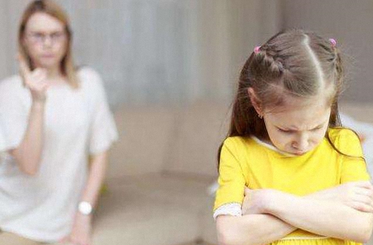 看见别人东西什么都想要怎么教育,看见别人好的东西就想拿走