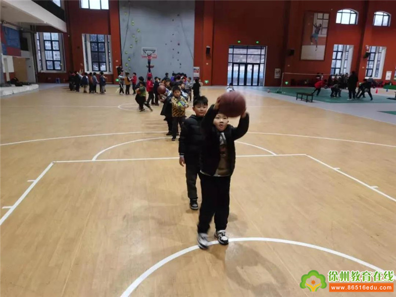 徐州市万科城民主小学体育教师,徐州市万科城民主小学五年级