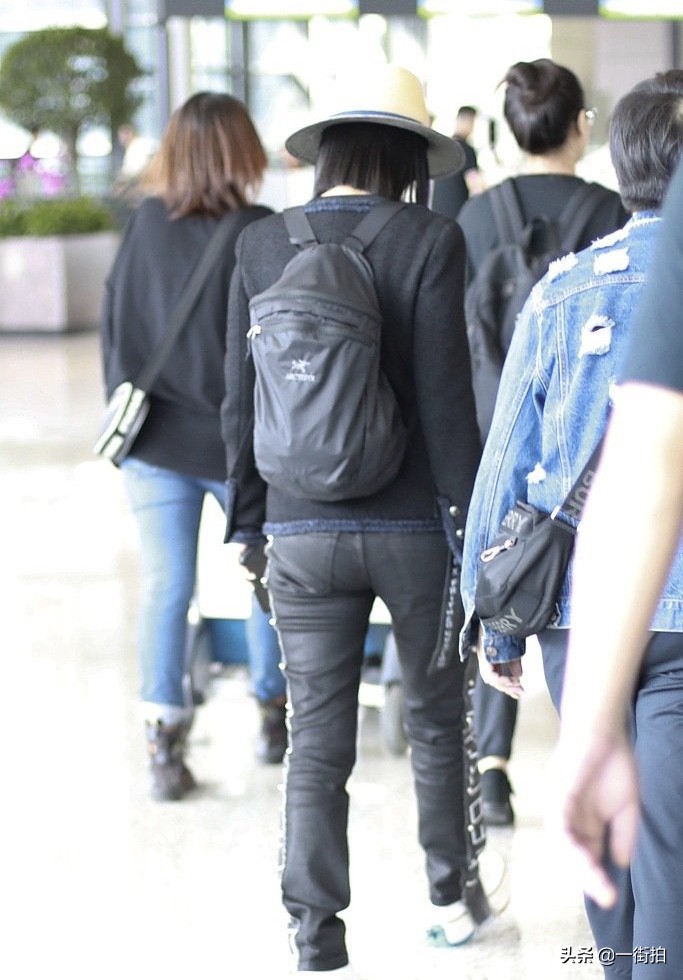 那英现在素颜近照曝光,歌坛一姐那英一笑而过