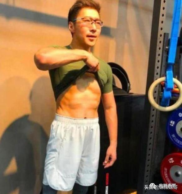 陈数和老公接吻照片,陈数老公回应搂抱年轻女子