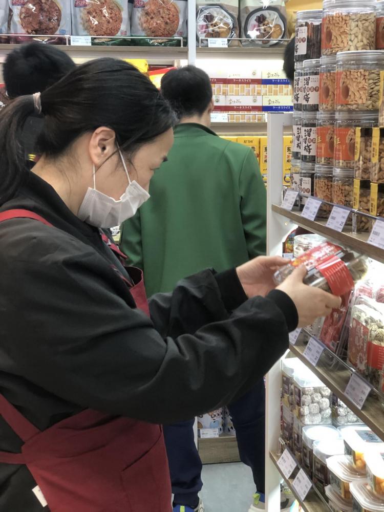 重庆首家云嘉惠进口商品特卖店开业,现场非常火爆