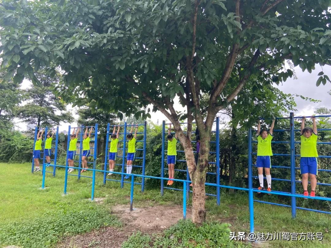 可喜可贺，洪雅两名学生入选U18女子足球省队大名单