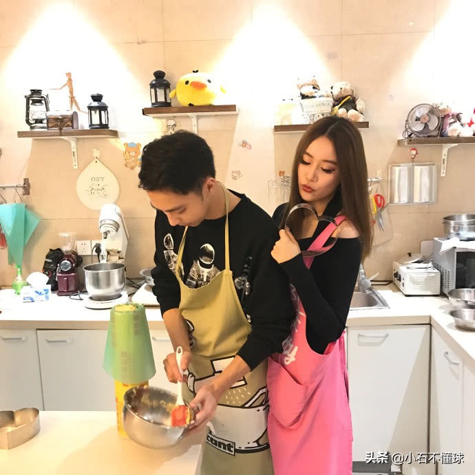 范斯晶：父亲是足球名宿，男友是江苏富二代，曾和继母组成姐妹花