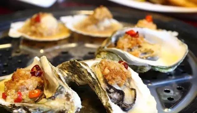 这些秘制的海鲜神店,把正宗烤蚬子、海蛎子刮回家