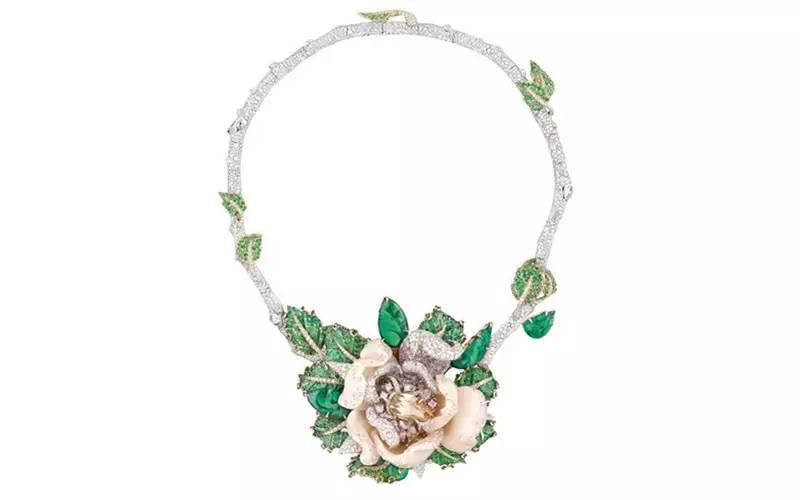 人世间有百媚千红的下一句是什么,任世间百媚千红唯独对你情有独钟