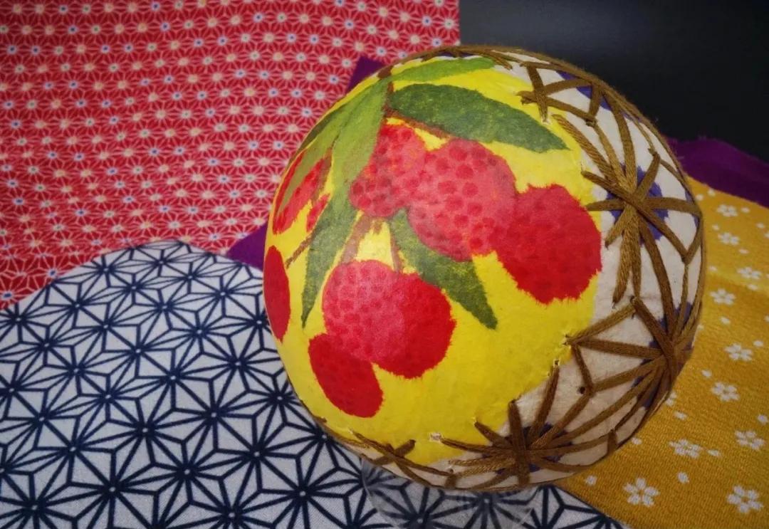 惊艳!“球上刺绣”你见过吗?她在球上绣出二十四节气,无数粉丝为之打call