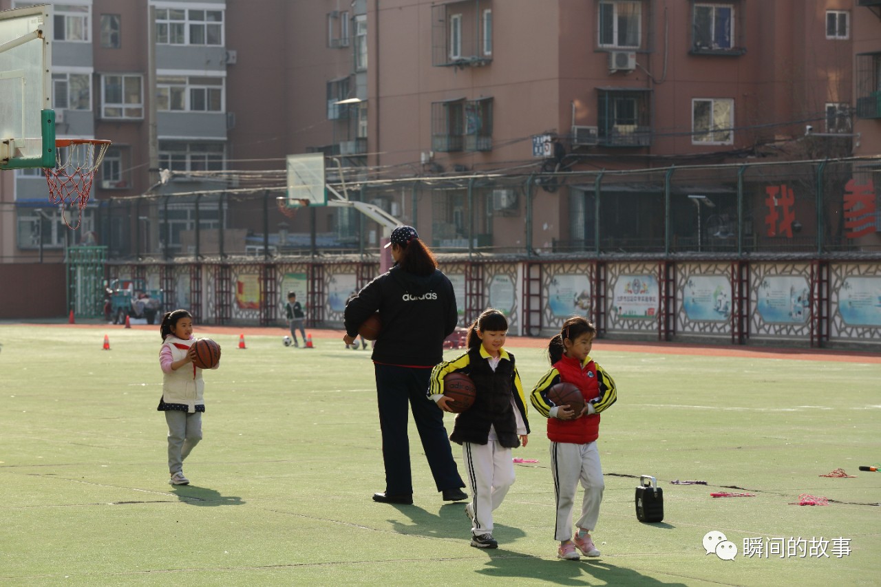 小学体育课示范课篮球,北京市小学体育课完整版