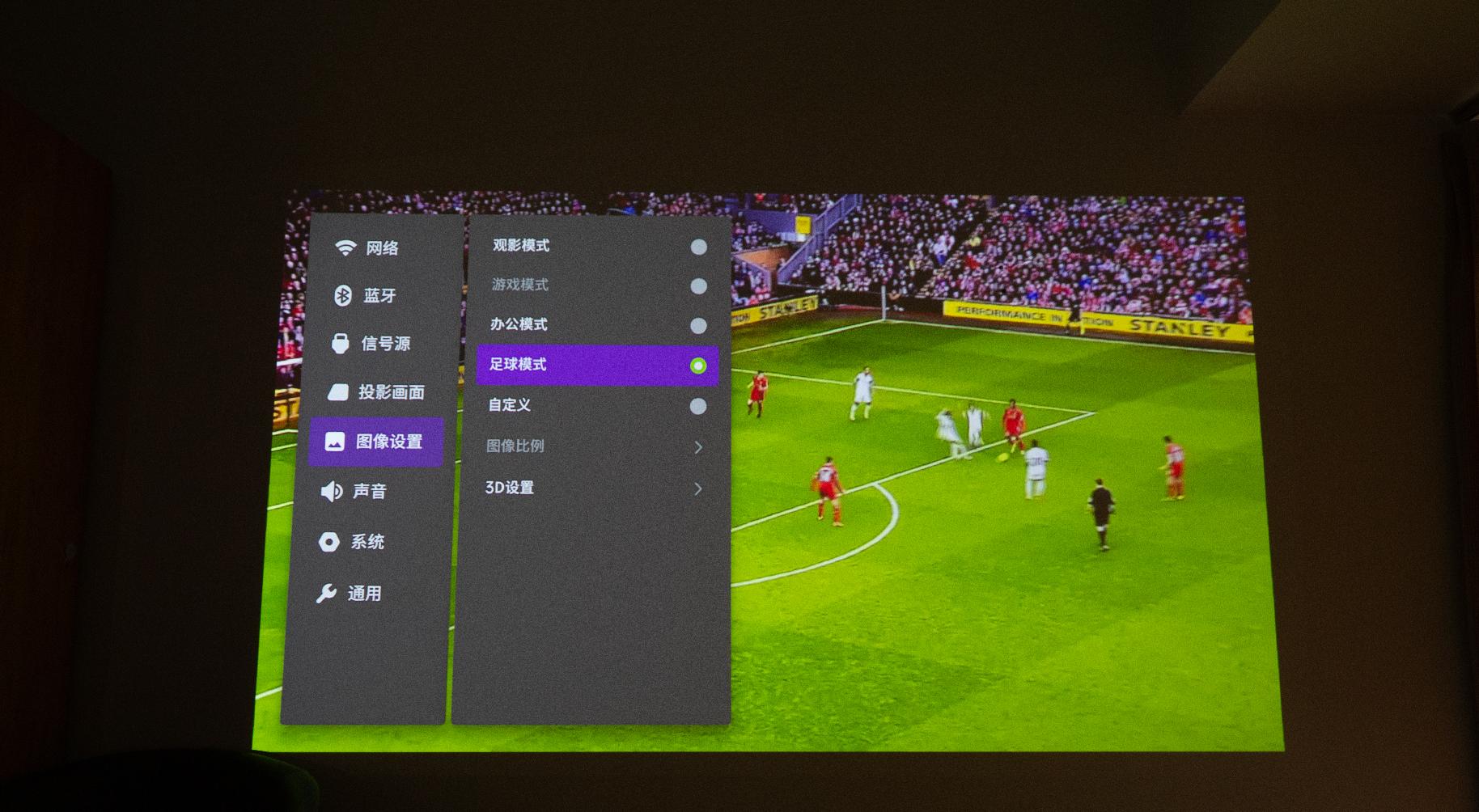 Z世代的潮酷利器，Movin01X重新定义娱乐“轻投影”