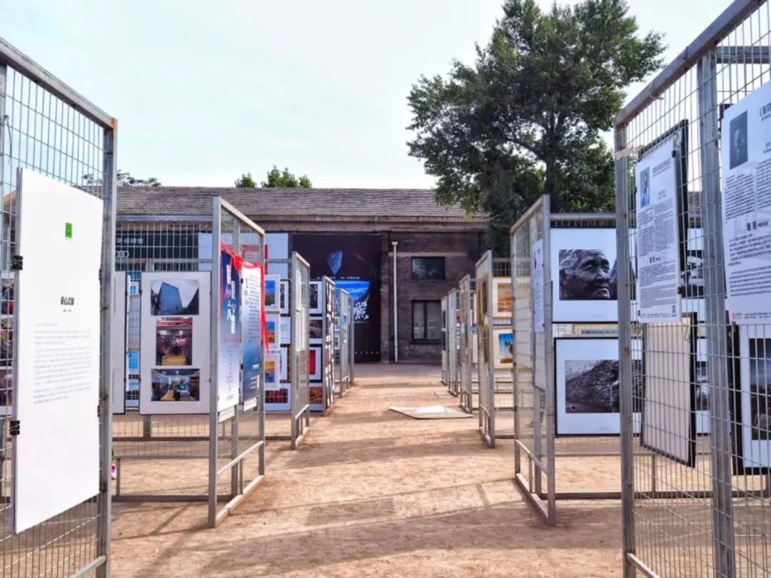 一座神人共栖的“煤都”