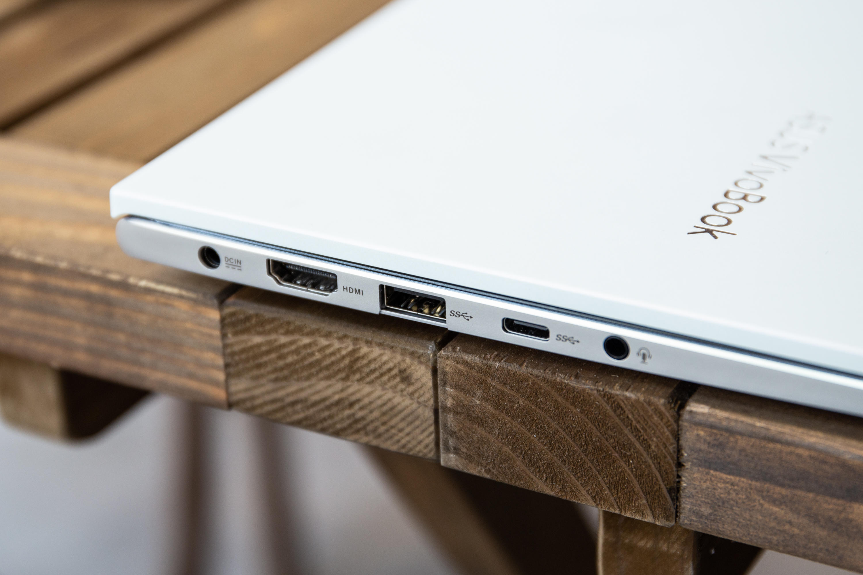 为什么白色更受欢迎呢,为什么白色手机最经典