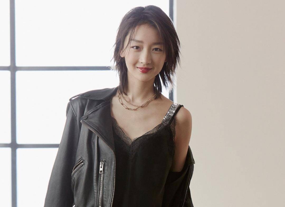 周冬雨赵丽颖时尚芭莎,周冬雨赵丽颖颁奖典礼