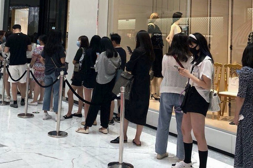 这对情侣赤裸裸的穷困生活,撕开了穷人最心酸的遮羞布