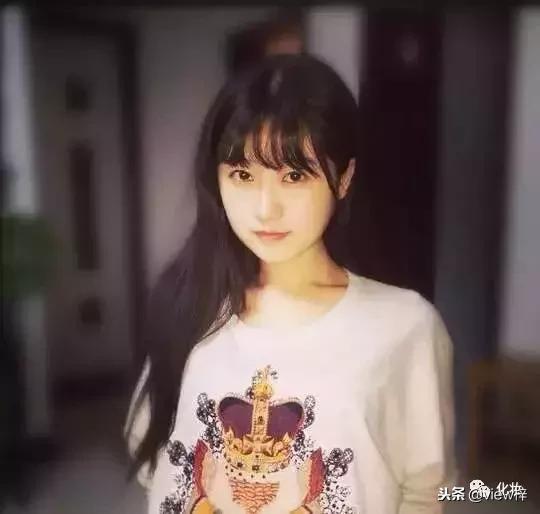 发型太塌发际线高怎么办,发型发际线高