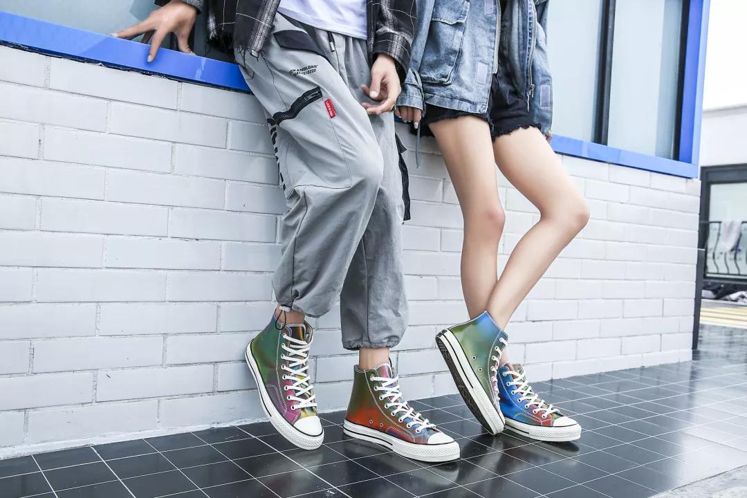 这双5D“变色鞋”火了，让光来决定颜色，做这条gai上最亮的崽