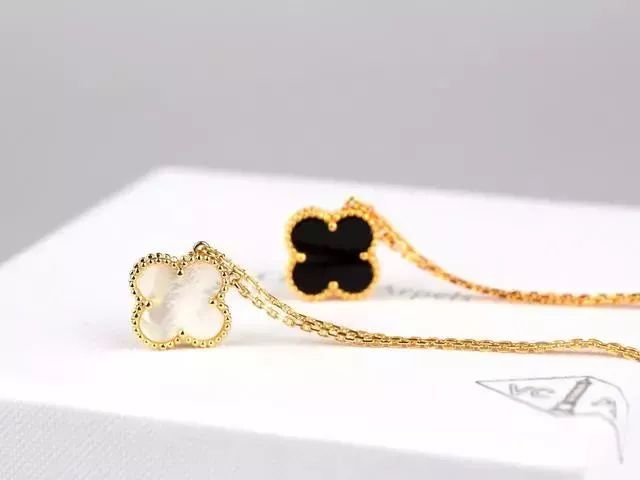 k金铂金黄金哪个更保值 (为什么k黄金和k白金颜色不一样)