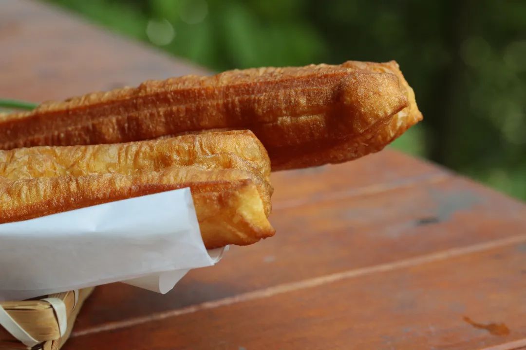 油条膨松剂炸出的油条吃着不香,不用油条膨松剂怎么炸油条